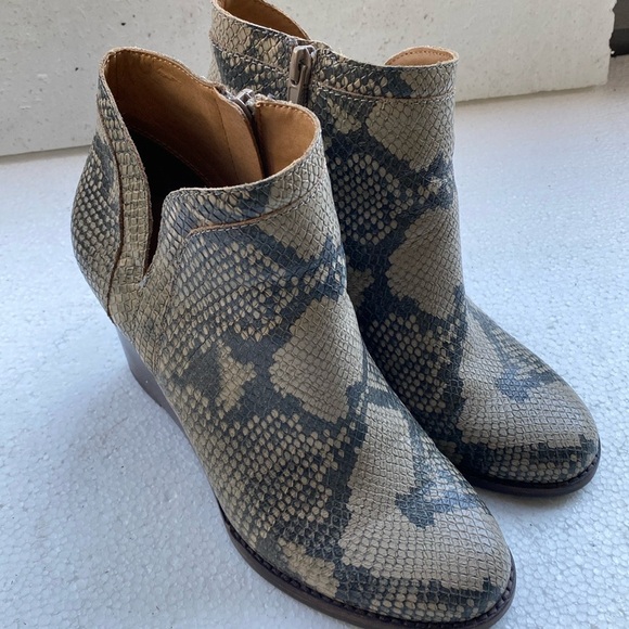 Lucky Brand Basel Double Zip Bootie in Chinchilla Slither Colorway Size 7M - Picture 9 of 16